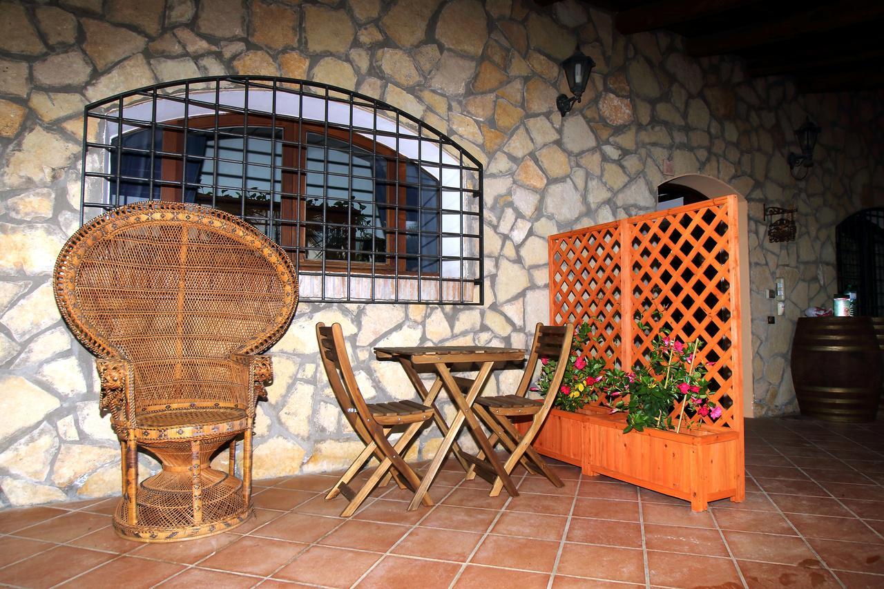 Casale Farnesiana B&B Tarquinia Bagian luar foto